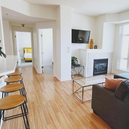 Downtown Waterfront Kelowna Oasis Newly Renovated 2Bed 2Bath 아파트 외부 사진